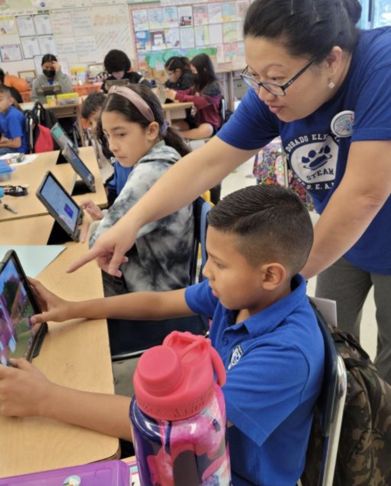 Angel De la Cruz, 4th Grade student, gettting feedbackfrom Ms. Ly
